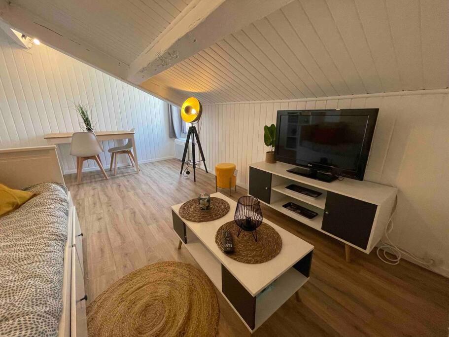 Studio Cosy, En Centre, Proche Gare, Vue Degagee Valence  Exterior photo